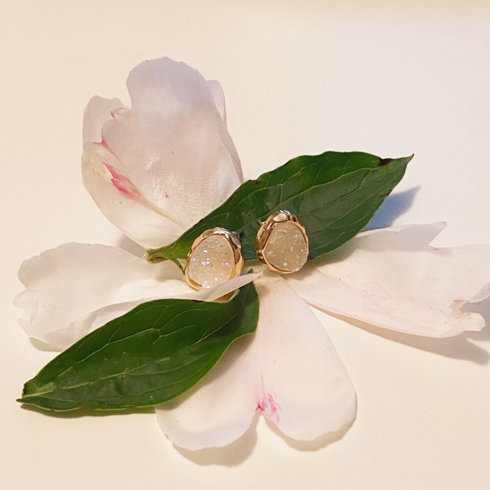 White stone crater earrings